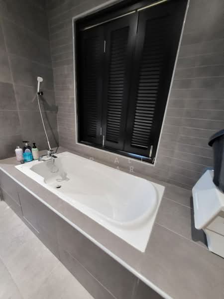 Semi-Detached House for Sale in Seksyen U10 (Shah Alam) - Nur Alia Omar - Bathroom - PropertyGuru.com.my