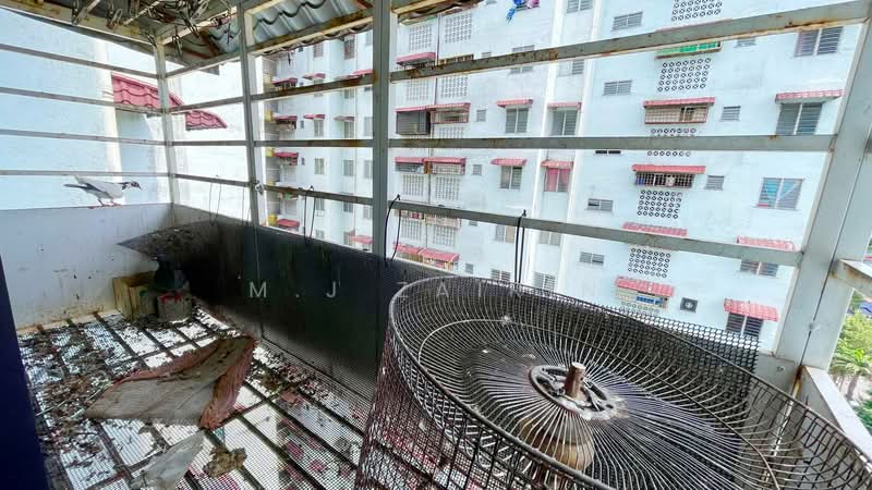 Rumah Flat untuk Dijual di Flat Danau Kota - M.J Zairin - Balcony - PropertyGuru.com.my
