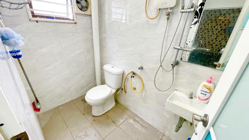 Rumah Flat untuk Dijual di Flat Danau Kota - M.J Zairin - Bathroom - PropertyGuru.com.my