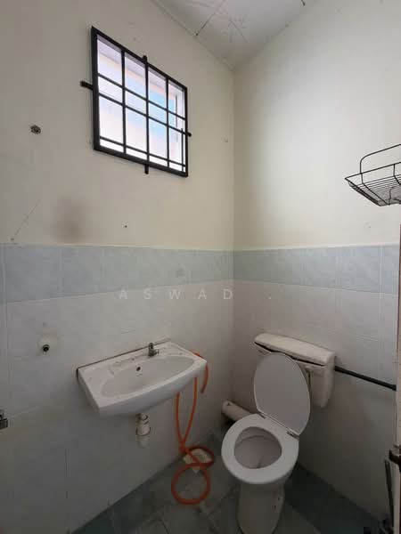 2-storey Terraced House for Sale in Taman Ilmu (Nibong Tebal) - Aswad . - Bathroom - PropertyGuru.com.my