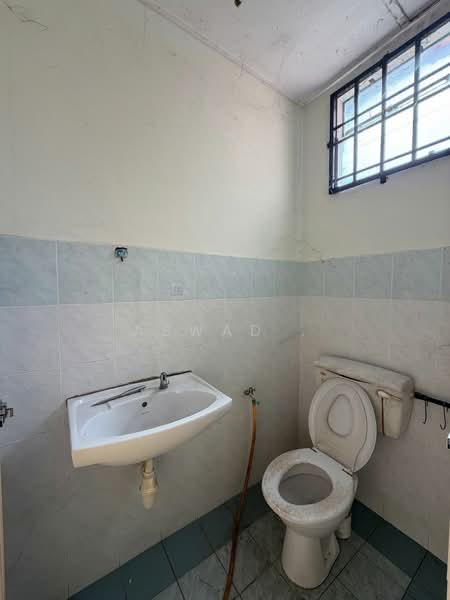 2-storey Terraced House for Sale in Taman Ilmu (Nibong Tebal) - Aswad . - Bathroom - PropertyGuru.com.my