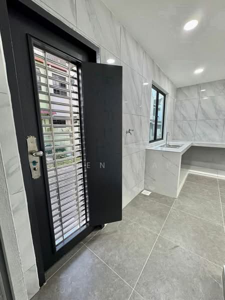 Rumah Teres 2 Tingkat untuk Dijual di Permas Jaya (Johor) - Ellen Yeap - Entrance - PropertyGuru.com.my