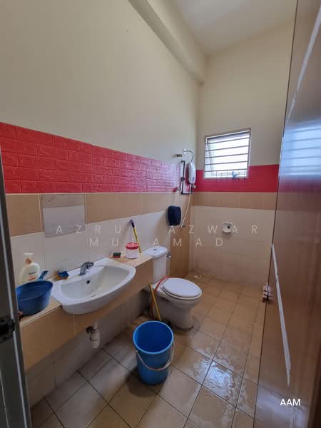 Rumah Berkembar untuk Dijual di Hill Park (Semenyih) - Azrul Azwar Muhamad - Bathroom - PropertyGuru.com.my