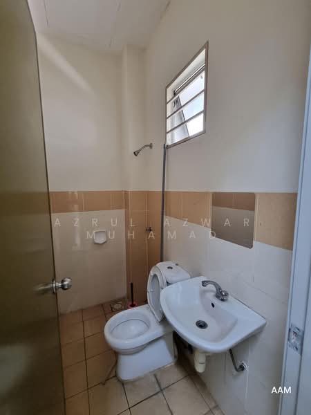 Rumah Berkembar untuk Dijual di Hill Park (Semenyih) - Azrul Azwar Muhamad - Bathroom - PropertyGuru.com.my
