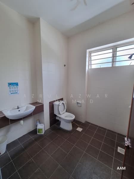 Rumah Berkembar untuk Dijual di Hill Park (Semenyih) - Azrul Azwar Muhamad - Bathroom - PropertyGuru.com.my