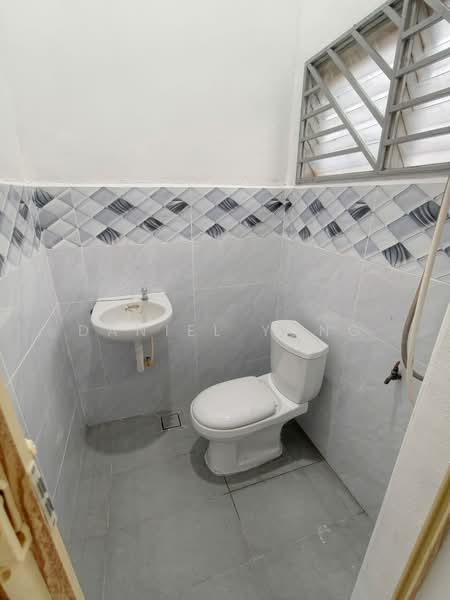 2-storey Terraced House for Sale in Bandar Seri Alam (Masai) - Daniel Yong - Bathroom - PropertyGuru.com.my