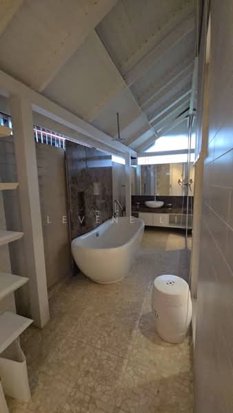 Semi-Detached House for Sale in Duta Tropika (Batu) - Levene Li - Bathroom - PropertyGuru.com.my