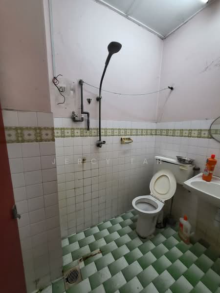 2-storey Terraced House for Sale in Jalan Klang Lama (Old Klang Road) (Kuala Lumpur) - Jercy Tan - Bathroom - PropertyGuru.com.my