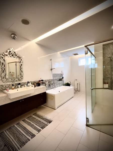 Rumah Berkembar untuk Dijual di Tanjung Bungah (Penang) - Ressha Ramesh - Bathroom - PropertyGuru.com.my