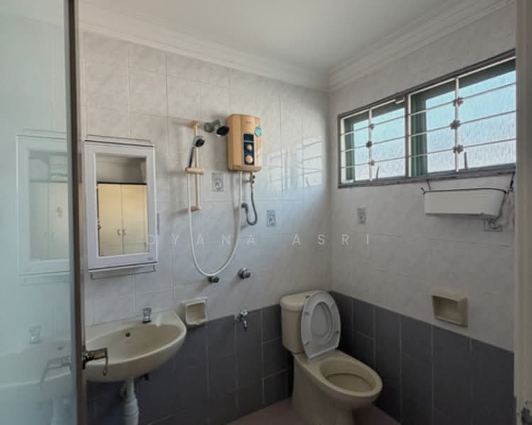 2-storey Terraced House for Sale in Bukit Jelutong (Shah Alam) - Dyana Asri - Bathroom - PropertyGuru.com.my