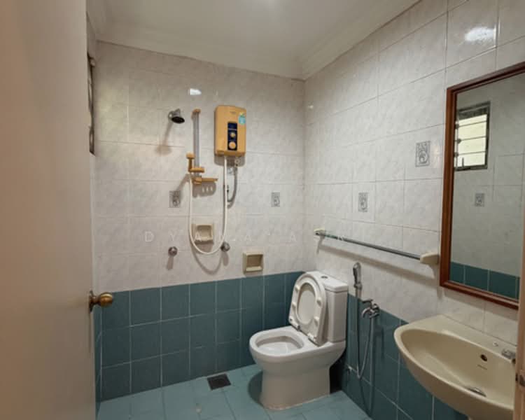 2-storey Terraced House for Sale in Bukit Jelutong (Shah Alam) - Dyana Asri - Bathroom - PropertyGuru.com.my
