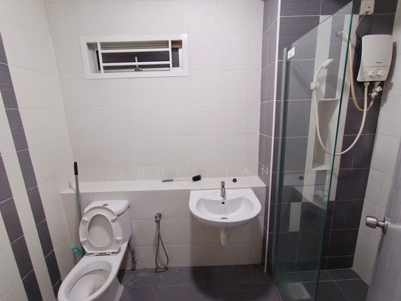 Service Residence for Rent at D'Ambience Residences (Pangsapuri Ikatan Flora) - Louis Tan - Bathroom - PropertyGuru.com.my