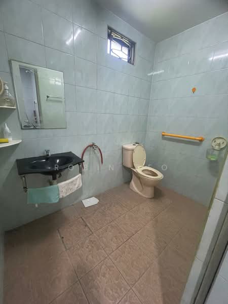 Rumah Teres 1 Tingkat untuk Dijual di Taman Kulai Besar (Kulai) - Robin Teo - Bathroom - PropertyGuru.com.my