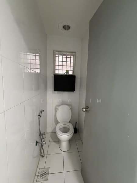 Pejabat untuk Disewa di Petaling Jaya (Selangor) - Peggy Lim - Bathroom - PropertyGuru.com.my