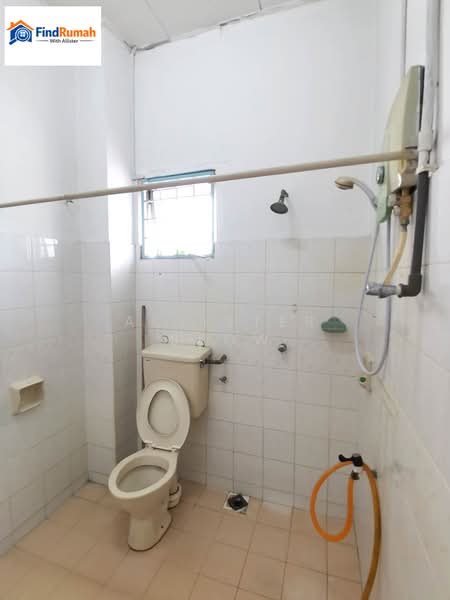 Terraced House for Sale in Usj 13 (Subang Jaya) - Allister Seow - Bathroom - PropertyGuru.com.my