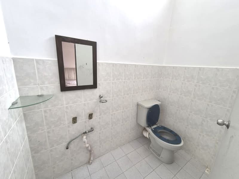 1.5-storey Terraced House for Sale in Taman Pelangi Indah (Ulu Tiram) - Kino Jaw - Bathroom - PropertyGuru.com.my