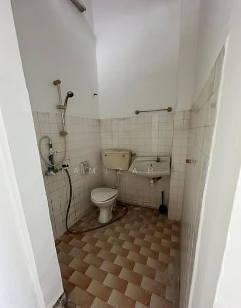2-storey Terraced House for Sale in Taman Pandan Indah (Ampang) - Hamizah . - Bathroom - PropertyGuru.com.my