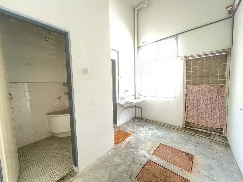 Kedai untuk Disewa di Kuantan (Pahang) - Soon Yen Loo - Bathroom - PropertyGuru.com.my
