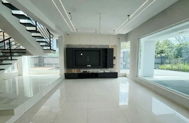 Zero-Lot Bungalow for Sale in Taman Bukit Mewah Fasa 9 (Kajang) - Sum Yeong - Living Room - PropertyGuru.com.my