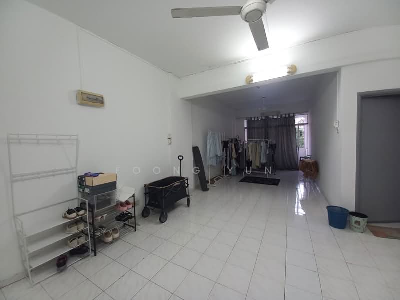 Pangsapuri untuk Dijual di Apartment Sri Mayang - Foong Yun - Living Room - PropertyGuru.com.my