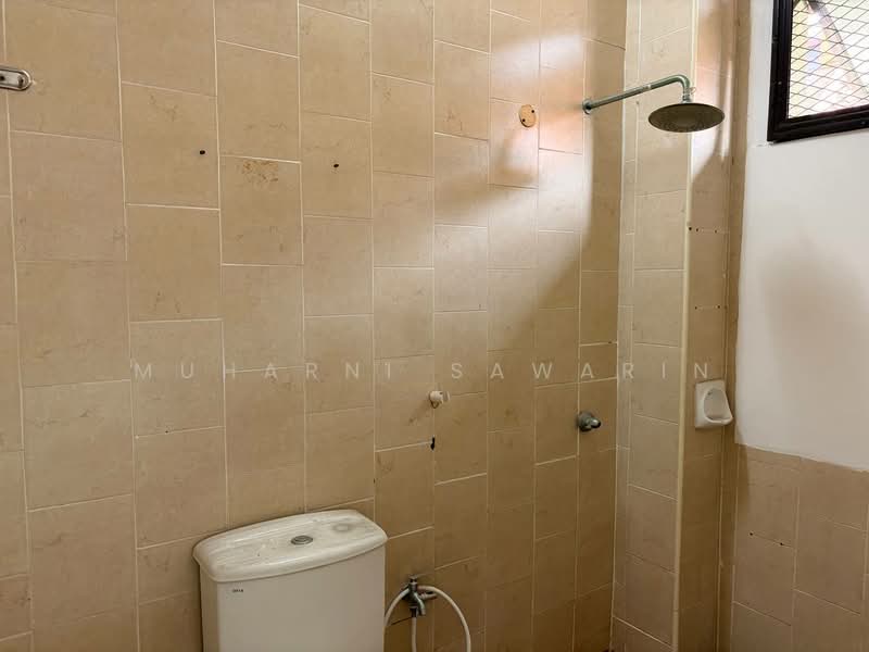 2-storey Terraced House for Sale in Bukit Jelutong (Shah Alam) - muharni sawarin - Bathroom - PropertyGuru.com.my