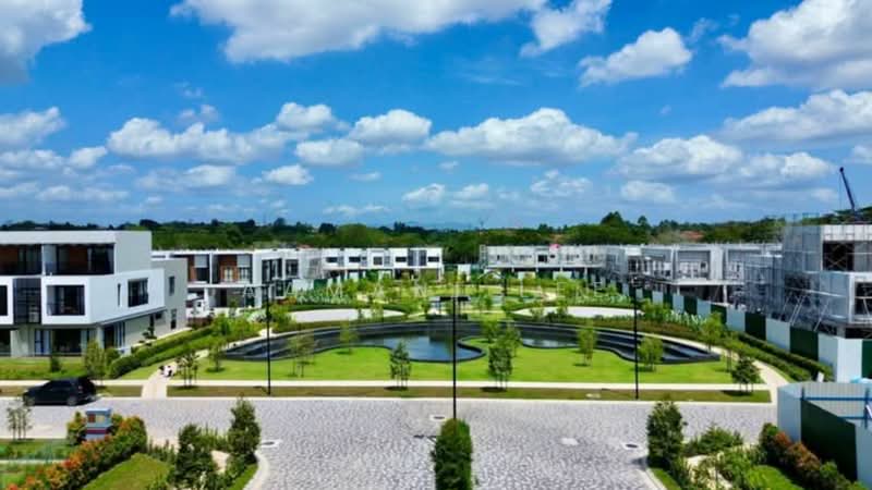 3-storey Terraced House for Sale in Gelang Patah (Johor) - Aamani Lee - Exterior - PropertyGuru.com.my