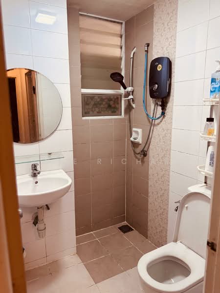 Condominium for Sale at The Zest @ Kinrara 9 - Anne Richard - Bathroom - PropertyGuru.com.my