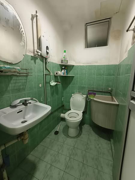 Pangsapuri untuk Dijual di Jelutong Palace - Li Fang - Bathroom - PropertyGuru.com.my