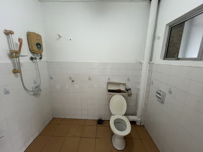 Rumah Teres 2 Tingkat untuk Dijual di Taman Bukit Permai (Kajang) - Denver Sin - Bathroom - PropertyGuru.com.my
