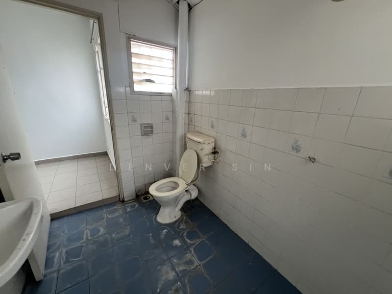 Rumah Teres 2 Tingkat untuk Dijual di Taman Bukit Permai (Kajang) - Denver Sin - Bathroom - PropertyGuru.com.my