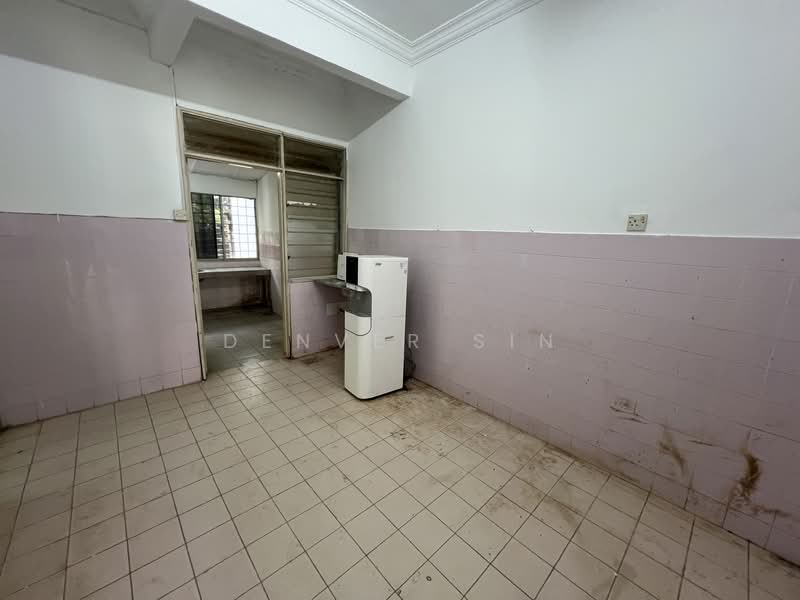 Rumah Teres 2 Tingkat untuk Dijual di Taman Bukit Permai (Kajang) - Denver Sin - Kitchen - PropertyGuru.com.my