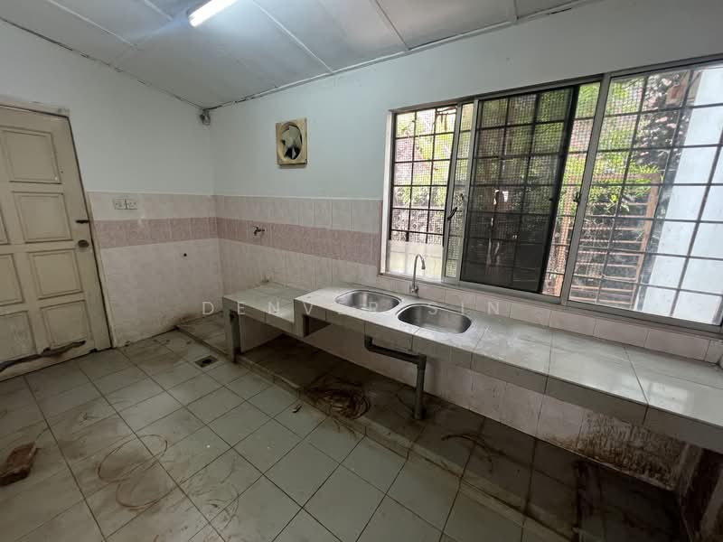 Rumah Teres 2 Tingkat untuk Dijual di Taman Bukit Permai (Kajang) - Denver Sin - Kitchen - PropertyGuru.com.my