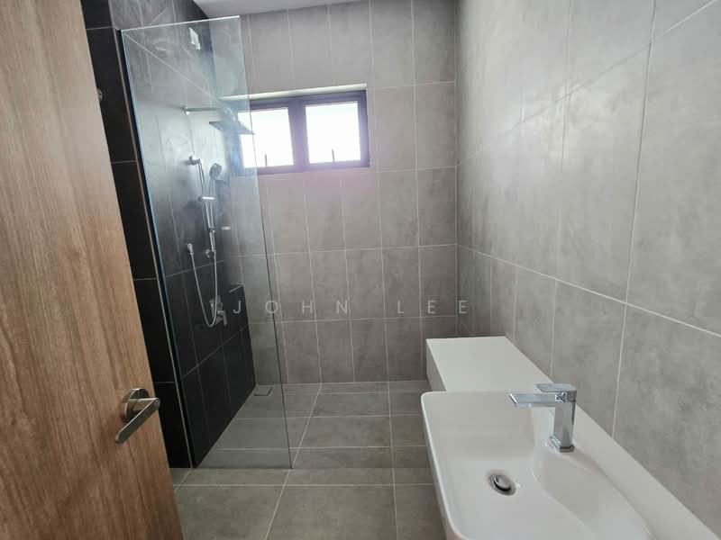 Rumah Teres untuk Dijual di Bandar Kinrara Seksyen 1 (Bandar Kinrara) - John Lee - Bathroom - PropertyGuru.com.my