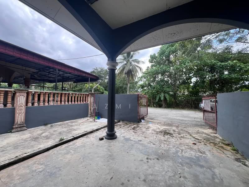 1-storey Terraced House for Sale in Taman Universiti (Tanjung Malim) - Azmi . - Exterior - PropertyGuru.com.my