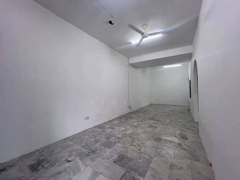 1-storey Terraced House for Sale in Taman Universiti (Tanjung Malim) - Azmi . - Interior - PropertyGuru.com.my