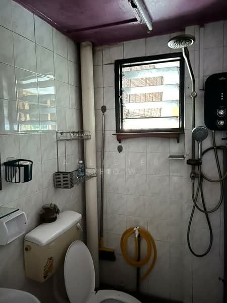 Apartment for Rent at Pangsapuri Sri Kemuning - Allister Seow - Bathroom - PropertyGuru.com.my