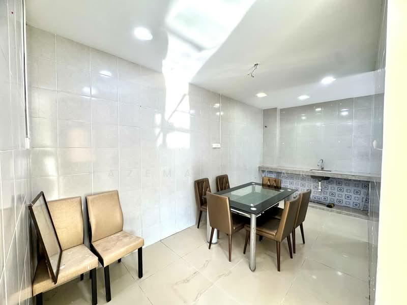 Cluster House for Sale in Bandar Saujana Putra (Tanjong Duabelas) - Hazeman Omar - Dining Room - PropertyGuru.com.my
