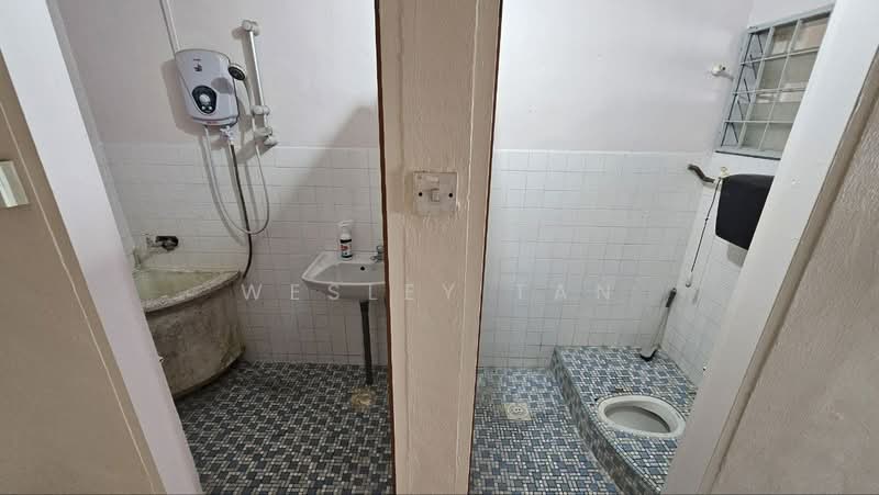 1-storey Terraced House for Sale in Taman Malim Jaya (Bachang) - Wesley Tan - Bathroom - PropertyGuru.com.my