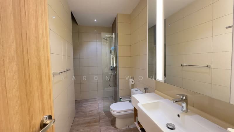 Servis Apartment untuk Disewa di Avara - Aaron Wong - Bathroom - PropertyGuru.com.my