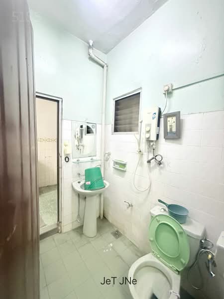 2-storey Terraced House for Sale in Taman Gembira (Klang) - Daniel Kok - Bathroom - PropertyGuru.com.my