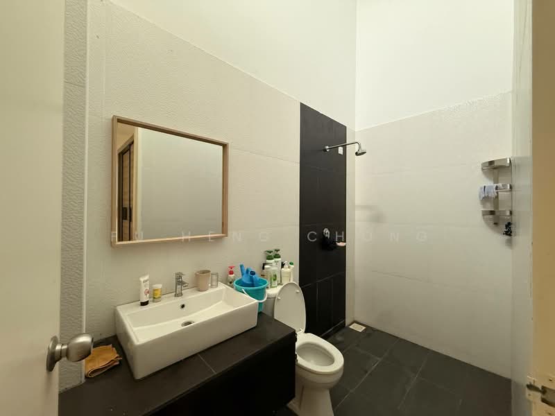 Rumah Kluster untuk Dijual di Kota Masai (Pasir Gudang) - Fu Heng Chong - Bathroom - PropertyGuru.com.my