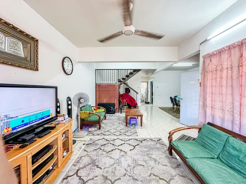 2-storey Terraced House for Sale in Taman Lestari Putra (Seri Kembangan) - Ahmad Fikri Amer Hamzah - Living Room - PropertyGuru.com.my