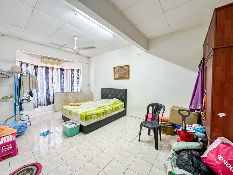 2-storey Terraced House for Sale in Taman Lestari Putra (Seri Kembangan) - Ahmad Fikri Amer Hamzah - Bedroom - PropertyGuru.com.my