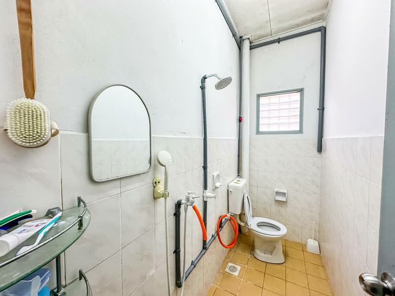 2-storey Terraced House for Sale in Taman Lestari Putra (Seri Kembangan) - Ahmad Fikri Amer Hamzah - Bathroom - PropertyGuru.com.my