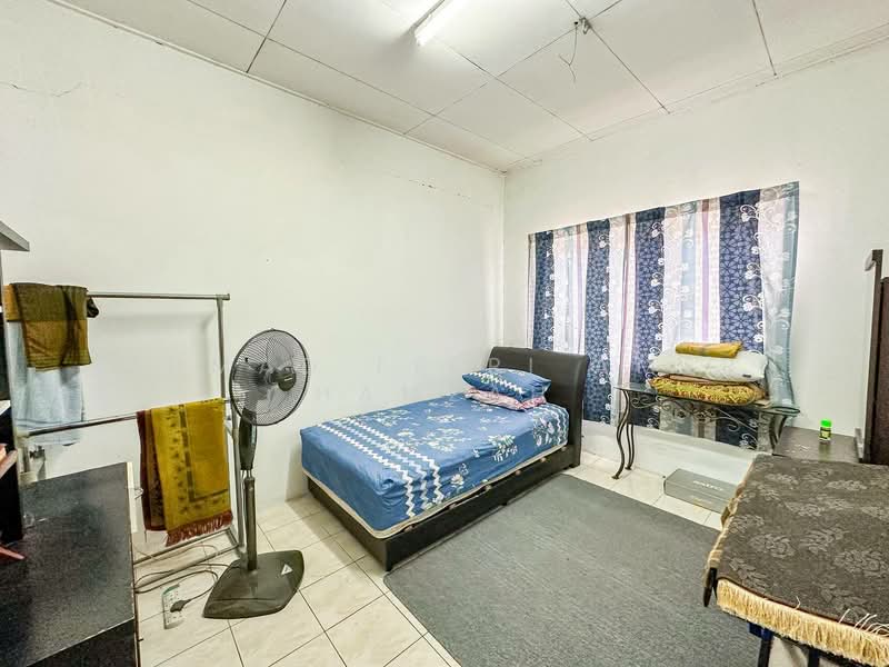 2-storey Terraced House for Sale in Taman Lestari Putra (Seri Kembangan) - Ahmad Fikri Amer Hamzah - Bedroom - PropertyGuru.com.my