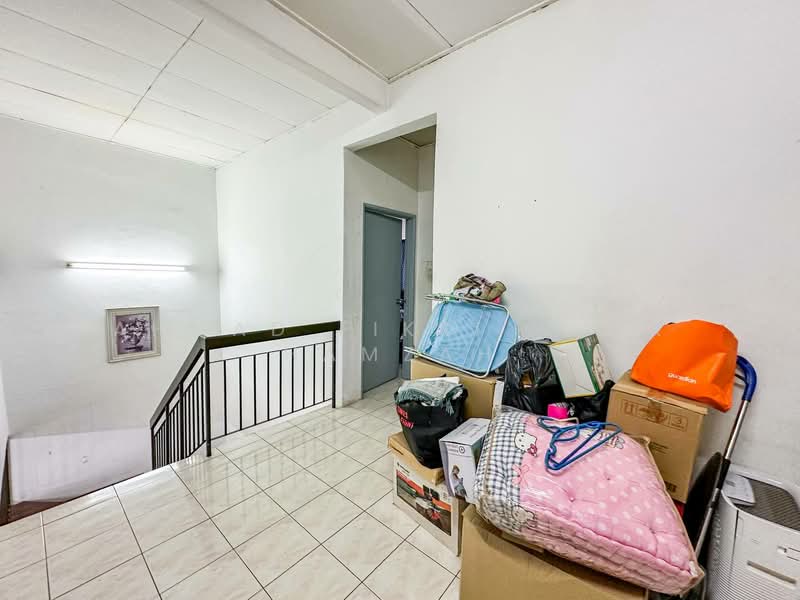 2-storey Terraced House for Sale in Taman Lestari Putra (Seri Kembangan) - Ahmad Fikri Amer Hamzah - Interior - PropertyGuru.com.my