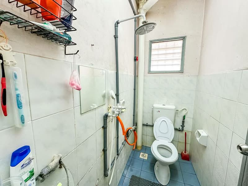 2-storey Terraced House for Sale in Taman Lestari Putra (Seri Kembangan) - Ahmad Fikri Amer Hamzah - Bathroom - PropertyGuru.com.my