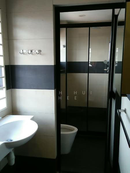 Rumah Berkembar untuk Disewa di Taman Gembira (Klang) - Teoh Hui Chee - Bathroom - PropertyGuru.com.my