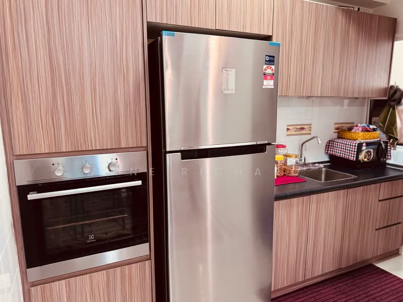 Kondominium untuk Disewa di The Zest @ Kinrara 9 - Anne Richard - Kitchen - PropertyGuru.com.my
