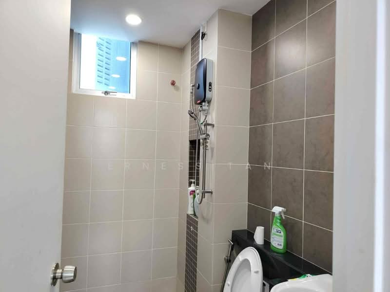 Kondominium untuk Dijual di D'Rich Executive Suites - Erness Tan - Bathroom - PropertyGuru.com.my